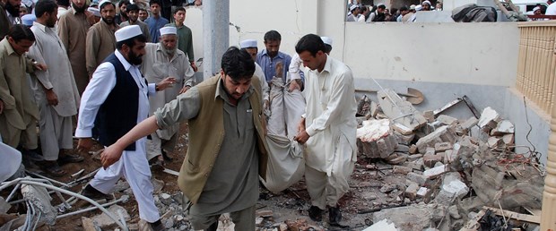 Pakistan'da camiye saldırı