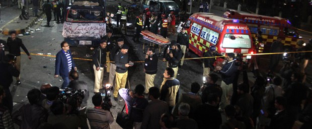 pakistan patlama130217.JPG