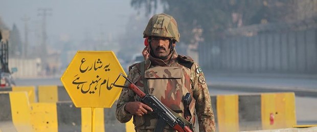 pakistan asker.jpg