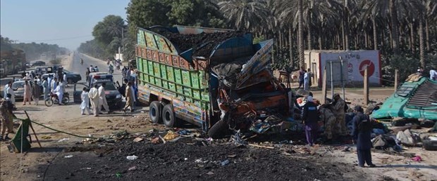 pakistan kömür kamyon kaza201117.jpg