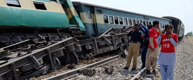 2019-03-17T103830Z_719052738_RC1A30E96A90_RTRMADP_3_PAKISTAN-TRAIN-BLAST.JPG