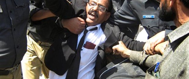 Pakistan'ın uzun ve zor yürüyüşü başladı