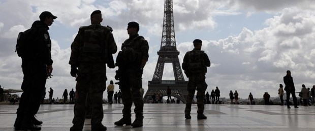 paris bıçak asker saldırı150917.jpg