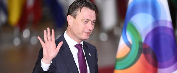 180214-hollanda-bakan.jpg