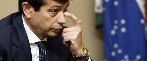 italya-saat-bakan-istifa200315