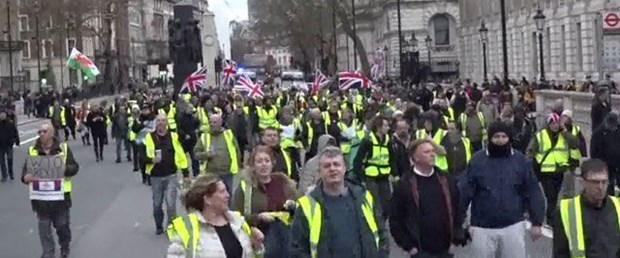 sarı-yelek-londra.jpg
