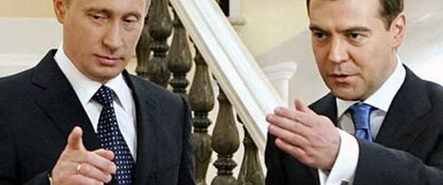 Seçimlerde Medvedev'den Putin'e destek