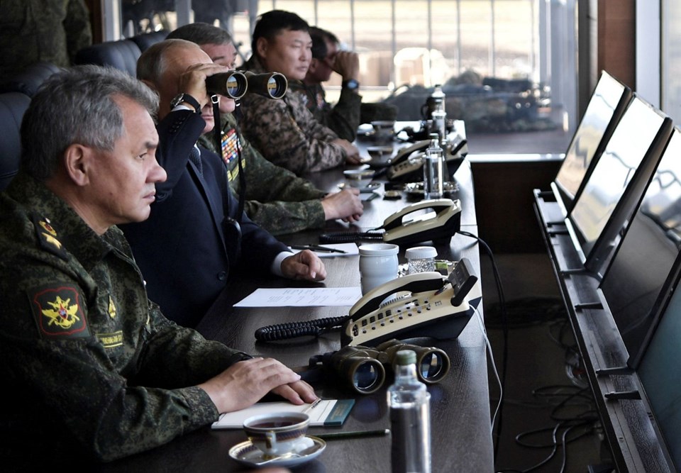 Putin, Vostok-2019 tatbikatını takip etti Putin, Vostok-2019 tatbikatını takip etti