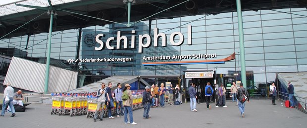 Amsterdam_Schiphol_Airport_entrance.jpg