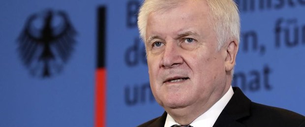 seehofer almanya suriye sığınmacı231118.jpg