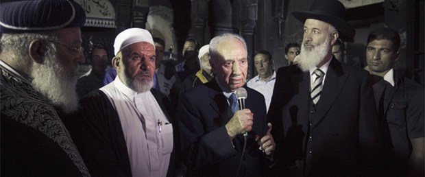 Şimon Peres'in cami utancı!