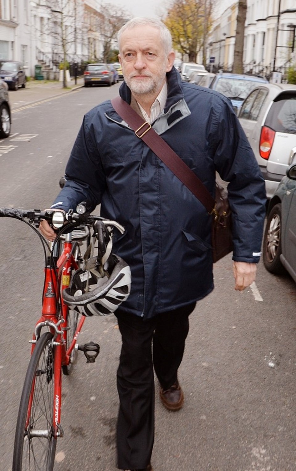 Jeremy Corbyn (66), geçtiğimiz yıl seçimleri kaybeden İşçi Partisi'nde Ed Miliband'ın yerine lider seçilmişti.