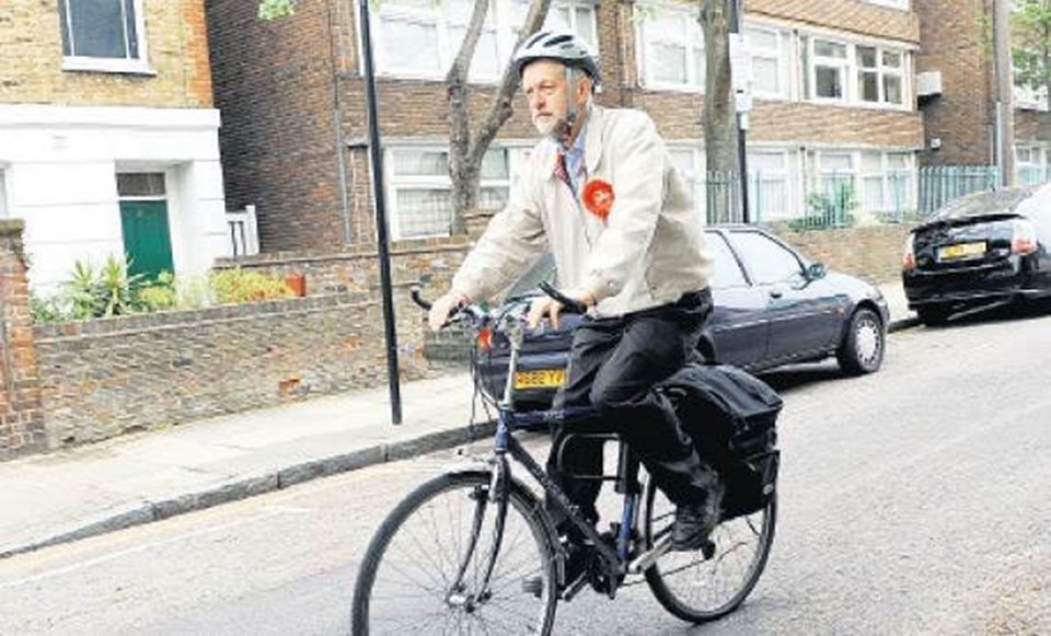 Corbyn, sık sık bisiklet, metro ve diğer toplu taşıma araçlarını kullanıyor.