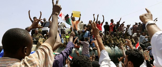 2019-04-12T154611Z_323799421_RC1F50944290_RTRMADP_3_SUDAN-POLITICS.JPG