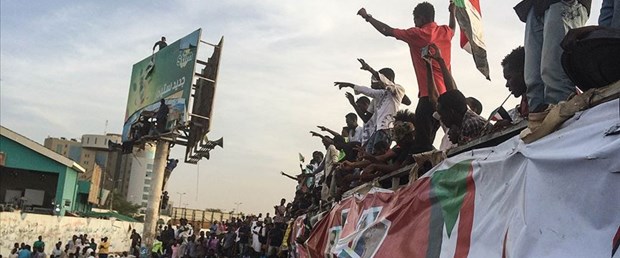 sudan ordu halk dağıtma150419.jpg