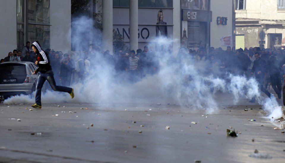 Beliyd'in suikaste kurban gitmesi sonrasında sokaklar karıştı. Polis ile göstericiler arasında çatışmalar yaşandı.