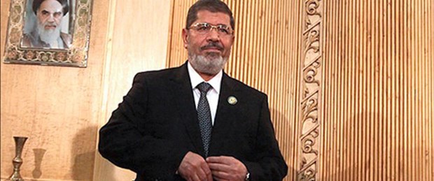 Suriye Mursi'yi Tahran'da protesto etti