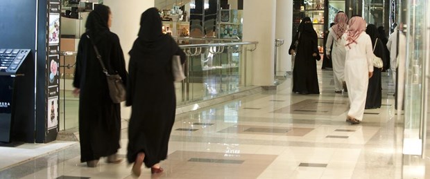 suudi arabistan kadın belediye başkan yardımcısı260917.jpg