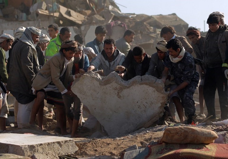 Suudi Arabistan'ın öncülüğündeki operasyonda birçok bölge bombalandı.
