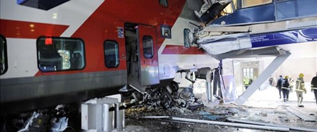 Tren otele çarptı