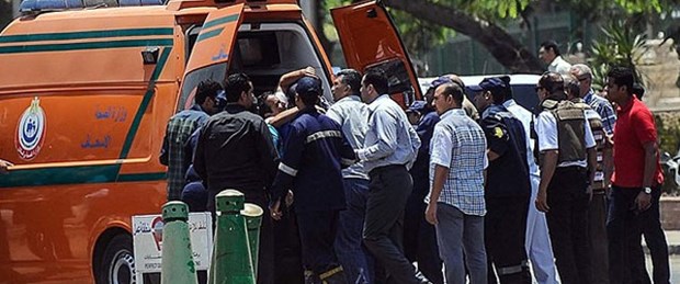 Trende bomba patladı: 2 ölü