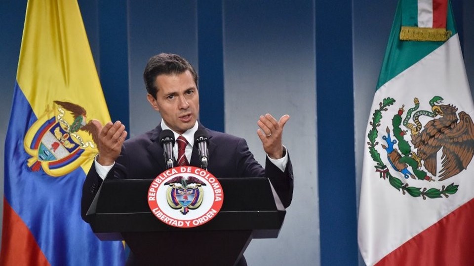 Meksika Devlet Başkanı Nieto, Trump'ın sınıra duvar kararına tepki gösterdi. Nieto'nun Washington ziyaretini iptal edip etmeyeceği merakla bekleniyor.