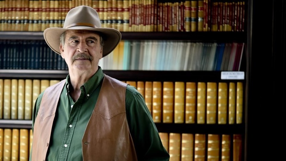 Meksika eski Devlet Başkanı Vicente Fox da Trump'ın duvar kararına Twitter hesabından sert tepki gösterdi.