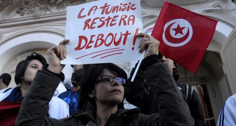 Müze saldırısını protesto eden Tunuslular sokağa döküldü.