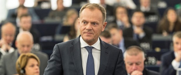 tusk-vize-ab141015.jpg