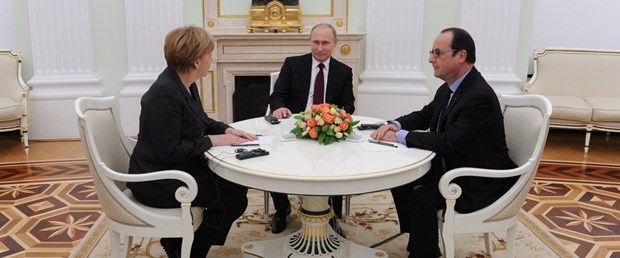 hollande putin merkel.jpg