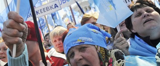 Ukrayna'da muhalefet sokaklara döküldü