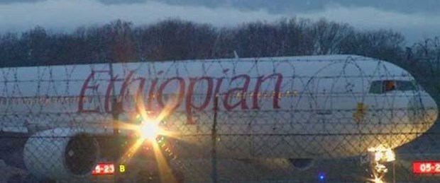 Yardımcı pilot uçak kaçırdı