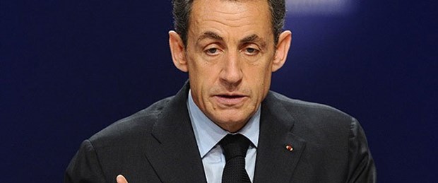 Yarışı Sarkozy kazandı