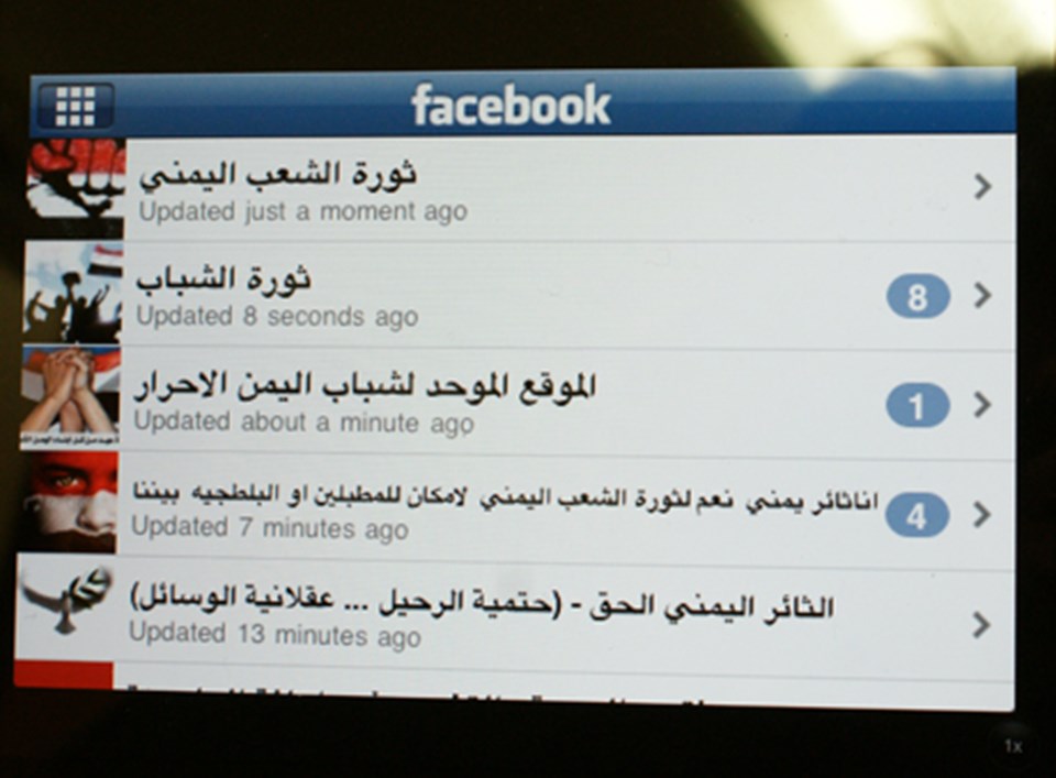 Diğer ülkelerde olduğu gibi Yemen'de de sosyal ağlar gösterilerde çok önemli yer oynuyor. Zindani, ülkesinde yaşananları takip ettiği facebook sayfasını sürekli açık tutuyor.