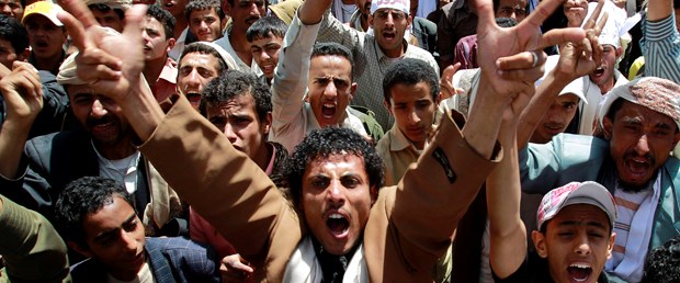 Yemen’de tanklar eylemcilere karşı