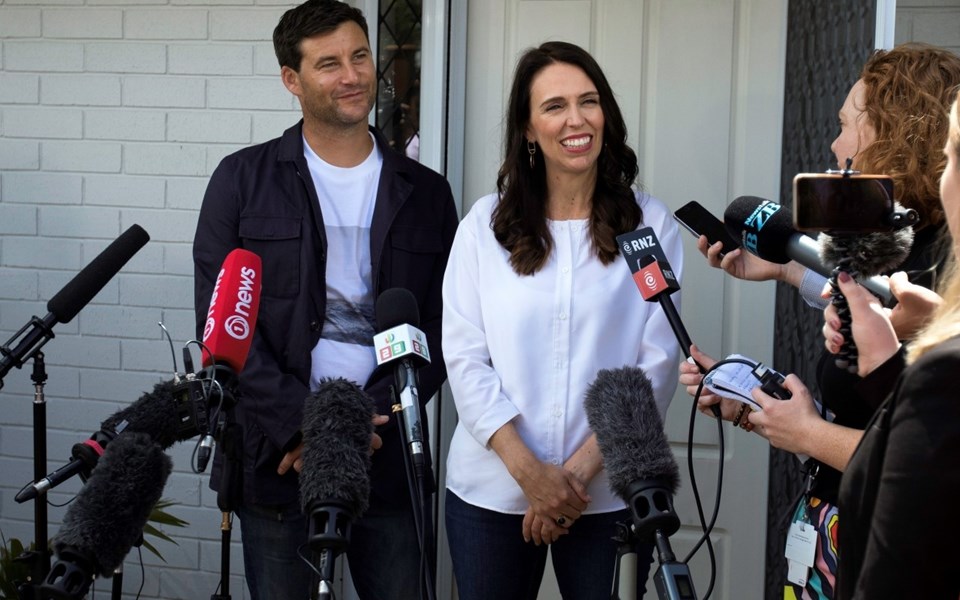 Başbakan Ardern ve partneri Clarke Gayford hamilelik açıklamasını böyle yapmıştı.