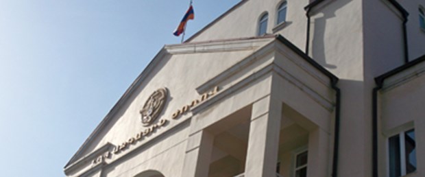 yukarı-karabağ-seçim-ermeni300415.jpg