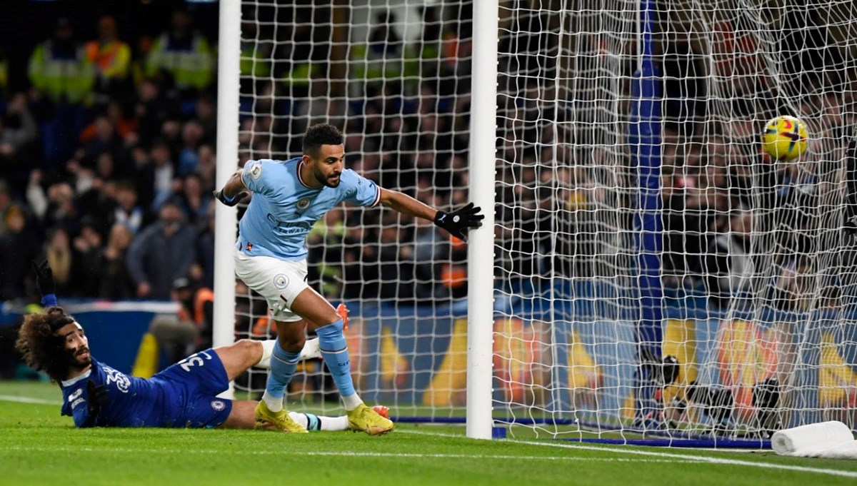 Premier Lig'de Manchester City Chelsea'yi tek golle geçti: Raheem Sterling 5. dakikada sakatlandı