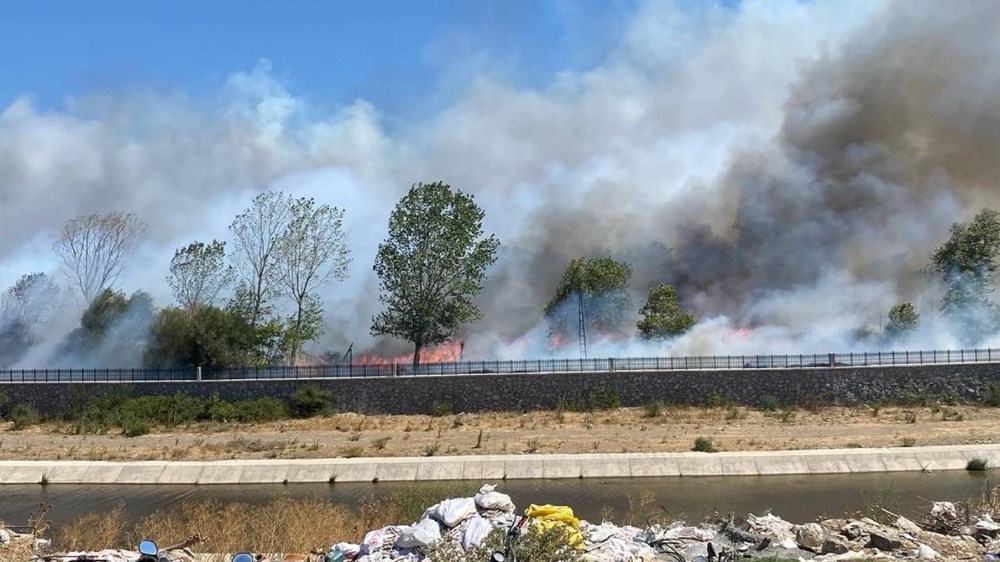 Çanakkale'de büyük yangın: Boğaz ve havalimanı kapatıldı, tahliyeler başladı - 4
