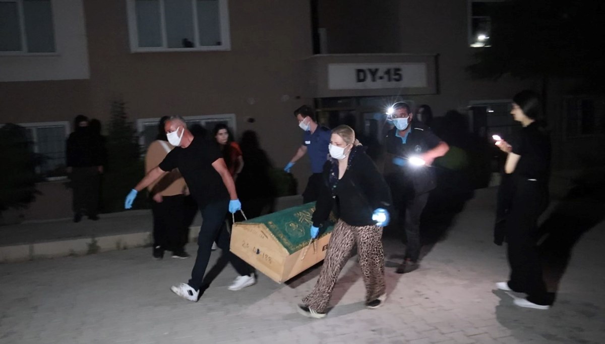 Gelen koku üzerine gerçek ortaya çıktı: Öldüğü bir hafta sonra fark edildi Gelen koku üzerine gerçek ortaya çıktı: Öldüğü bir hafta sonra fark edildi