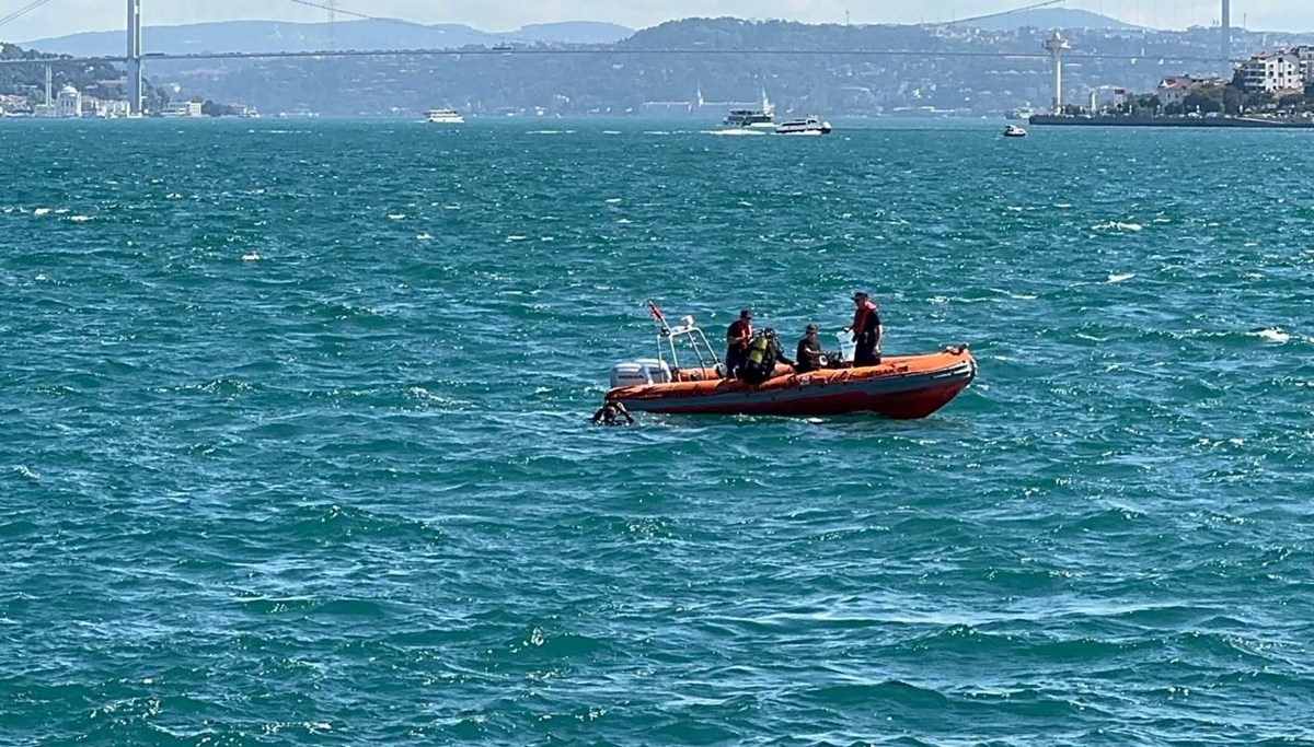 Sarayburnu'nda denize girdi, kayboldu