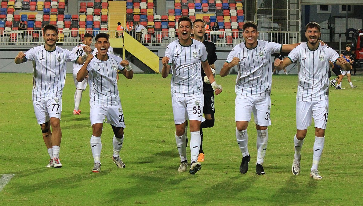 Bornova FK gol oldu yağdı Bornova FK gol oldu yağdı