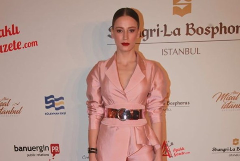 Serenay Sarıkaya'a ödül - 1