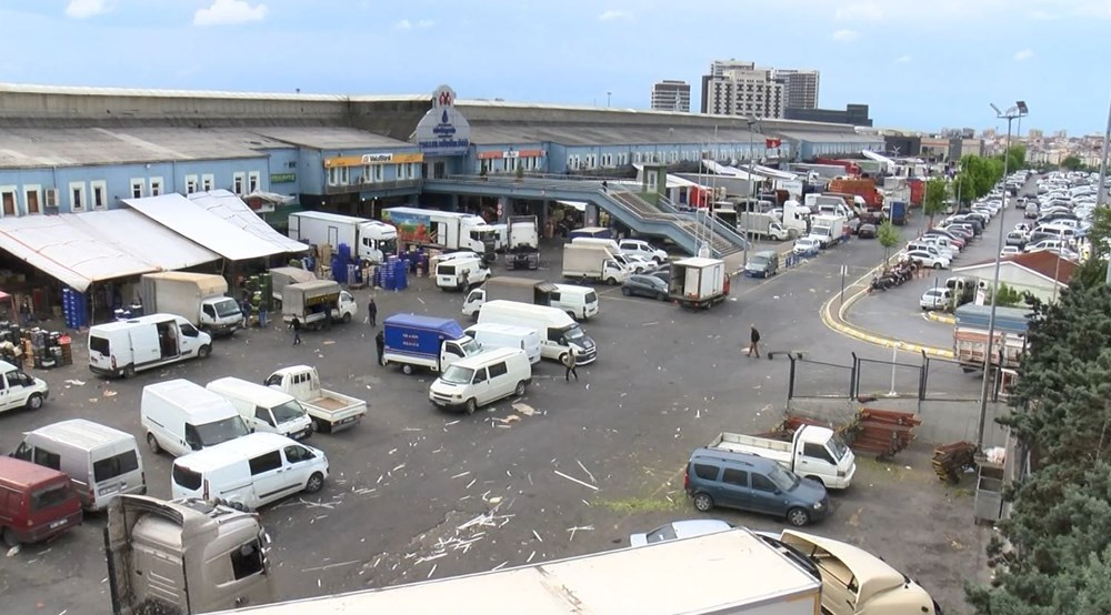 Kısıtlama sonrası Bayrampaşa Sebze ve Meyve Hali�nde yoğunluk devam