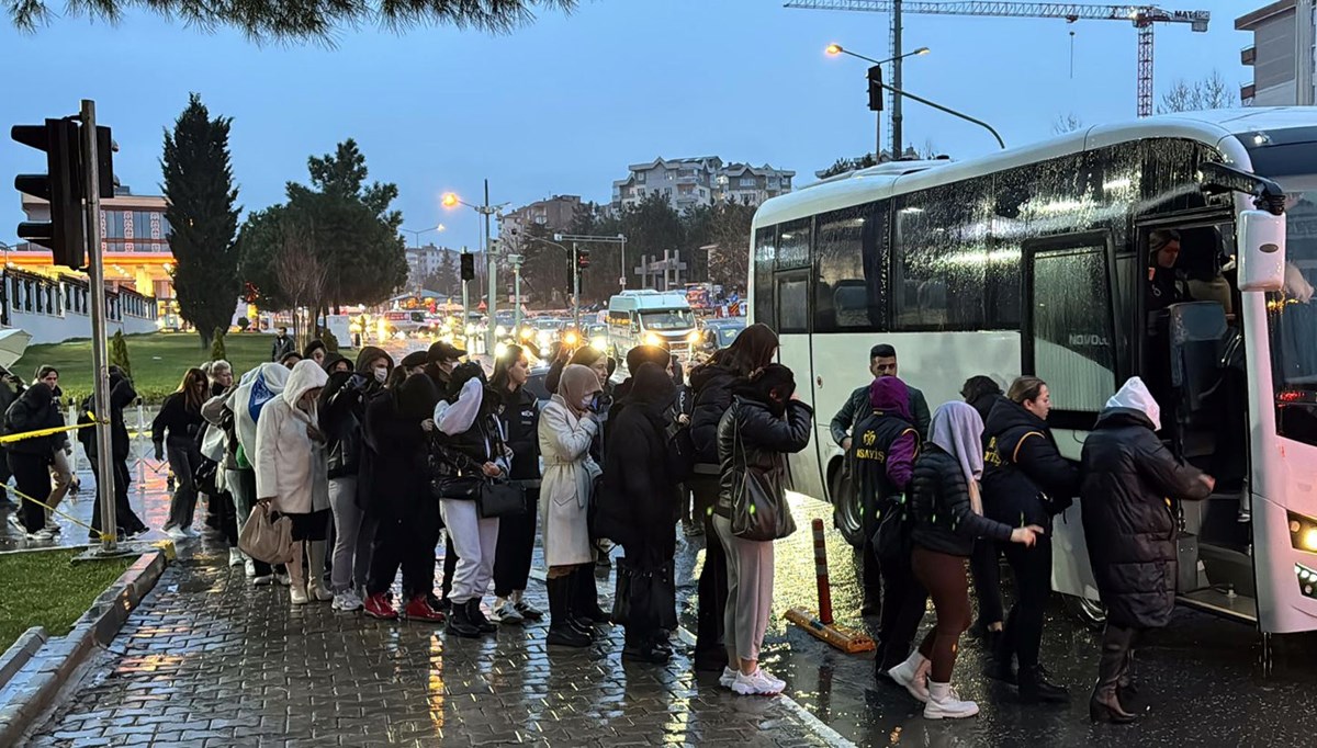 Masaj salonlarına fuhuş operasyonu: 37 gözaltı