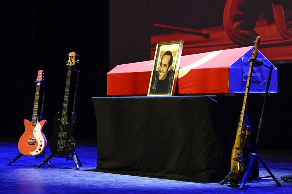 Sanatçı Özkan Uğur'a veda! Özkan Uğur için AKM'de tören düzenlendi - 17