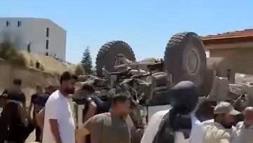 Freni patlayan iş makinesi takla attı: 1 yaralı