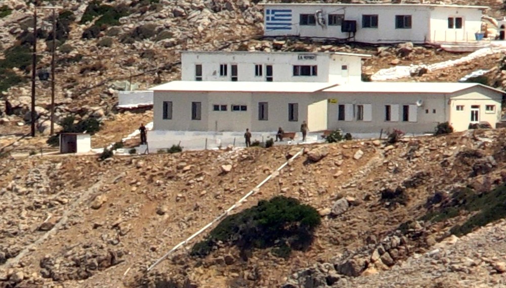 Keçi Adası'ndaki Yunan askerleri ve adaya yerleştirilen ağır silahlar görüntülendi - 13