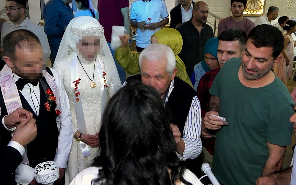 Davetsiz düğüne gitti, pasta yedi, takıları çaldı: "Paraları görünce dayanamadım" - 7