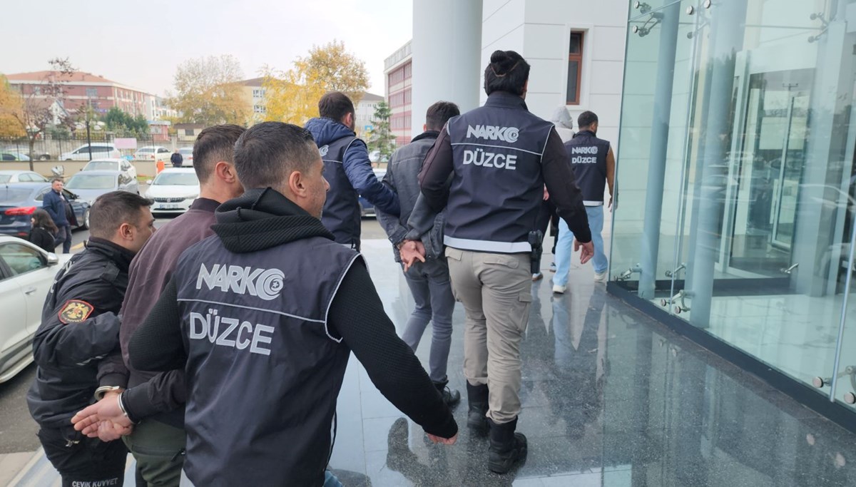 Düzce'de uyuşturucu operasyonunda 5 tutuklama Düzce'de uyuşturucu operasyonunda 5 tutuklama